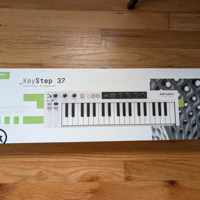Arturia KeyStep 37 MIDI Controller LN in box with all accessories