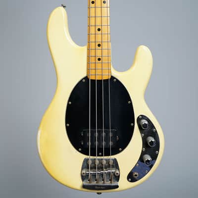 Music Man StingRay with Maple Fretboard 1979 - White