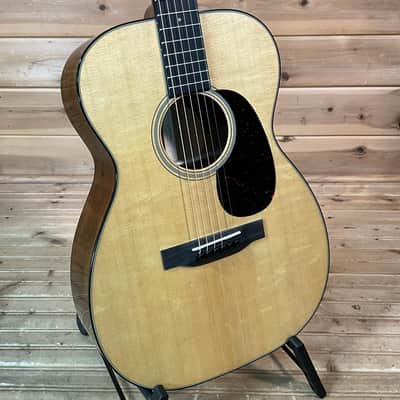 Martin 00-18 Acoustic Guitar - Natural