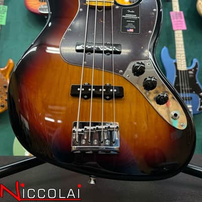 Fender American Professional II Jazz BassMaple Fingerboard, 3-Color Sunburst