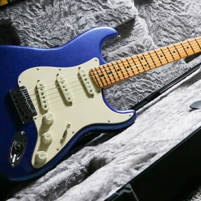 Fender American Ultra Stratocaster with Maple Fretboard 2023 - Cobra Blue