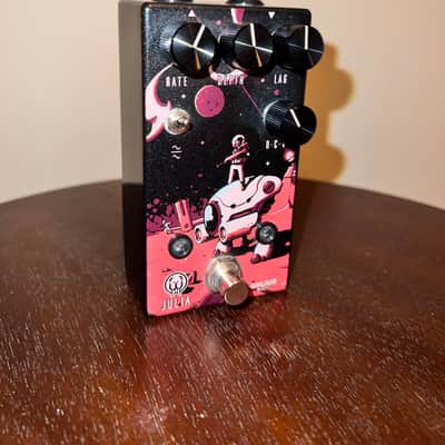 Walrus Audio Julia Chorus / Vibrato V2 Limited Edition - Luna Series 2021 - Black / Red