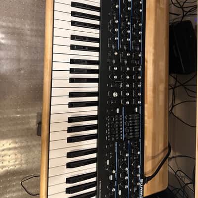 Novation Summit 61-Key 16-Voice Synthesizer 2019 - Present - Black