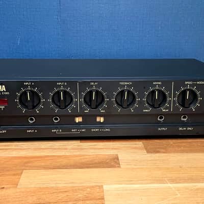 Yamaha E1005 Analogue Bucket Brigade Delay Echo effect - Awesome echos and the modulation