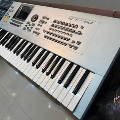 Yamaha Motif XS 7 Production Synthesizer Used