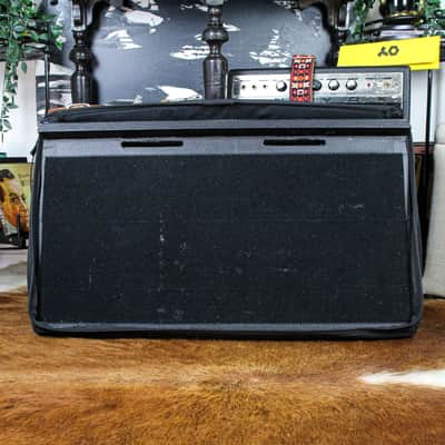 Preowned Gator GPT-PRO 16" x 30" Pedalboard with Carry Case & GBUS-8 Power Supply w/ Cables