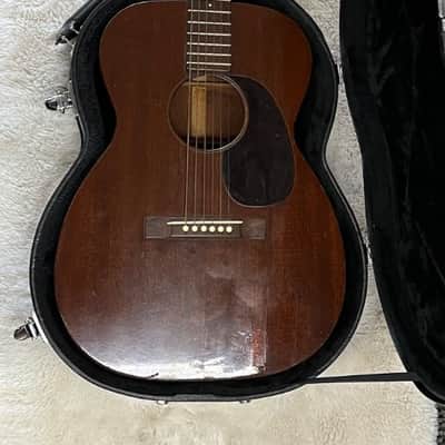 Vintage 1943 Martin 00-17 acoustic guitar with case - A great wartime relic
