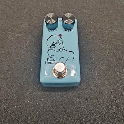 Red Witch Eve Tremolo Effects Pedal