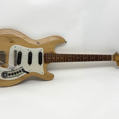 Hagstrom III (Futurama) 1964 – Natural Finish – Serial 601895