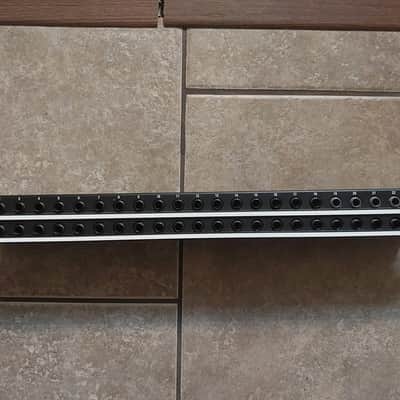 AP Audio - A Division of ACE Products Re 'an Patch System Patch Bay 2010 - Black