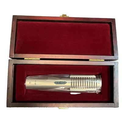 Royer Labs R-121 Ribbon Microphone (Pre-owned in excellent condition)