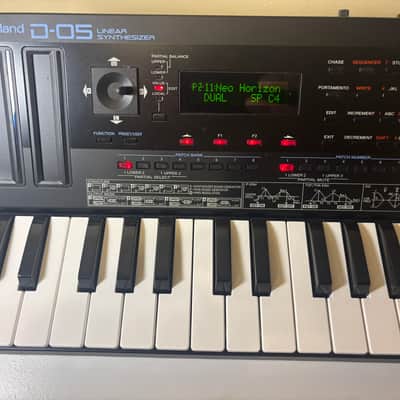 Roland Boutique D-05 Linear Synthesizer Module with K-25m Keyboard Dock & Ultimate Patches Bundle