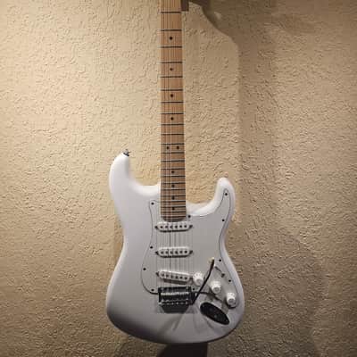 Fender Player Stratocaster with Maple Fretboard 2018 - 2024 - Polar White