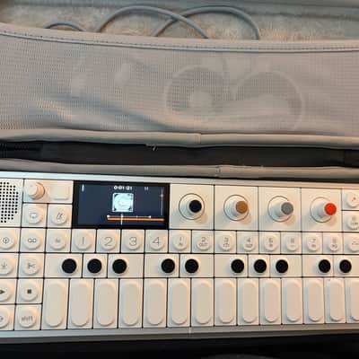 Teenage Engineering OP-1 Field with decksaver and case