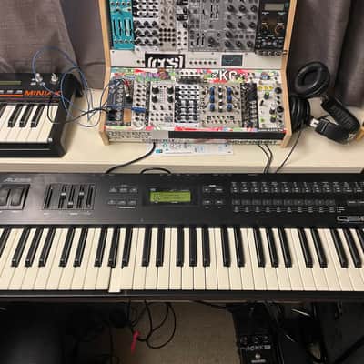 Alesis Q61 61-Key Synthesizer