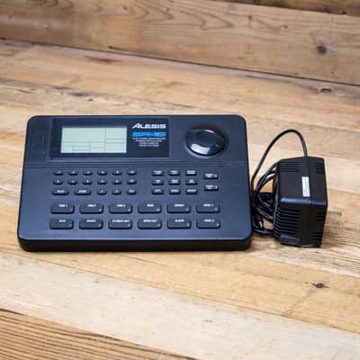 Alesis SR-16 Drum Machine with Power Supply SR16 MIDI Rhythm Beat U279791