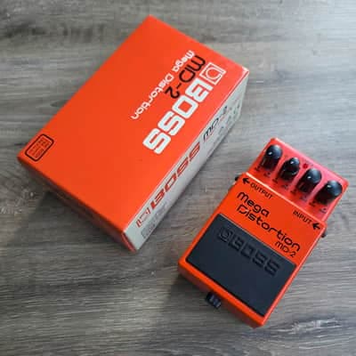 Boss MD-2 Mega Distortion Guitar Effect Pedal w/box