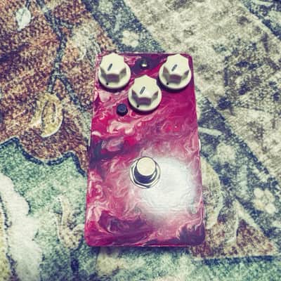 Leqtique Rochechouart Effects Pedal Tested