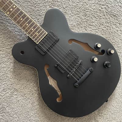 Hofner Contemporary Black Jazz Guitar, Maple Body, Mahogany Neck, Rosewood Fingerboard