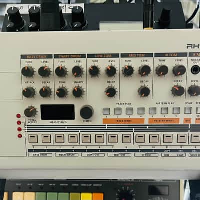 Roland TR-09 Rhythm Composer 2017 - Present - White