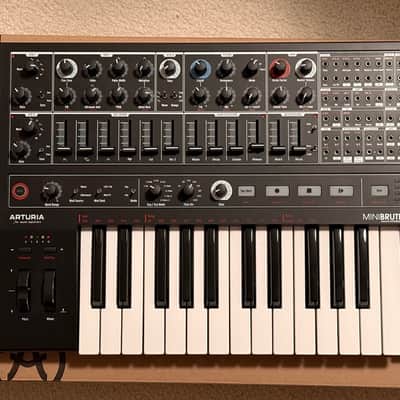 Arturia MiniBrute 2 Noir Edition 25-Key Synthesizer 2022 - Present - Black