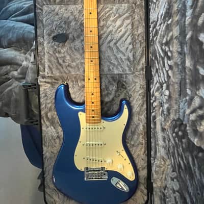 Fender American Ultra Stratocaster with Maple Fretboard 2024 - Cobra Blue