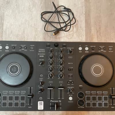 Pioneer DDJ-FLX4 2-Channel DJ Controller