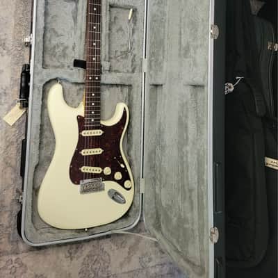 2021 Fender American Professional II Stratocaster with Rosewood Fretboard - Olympic White w/HSC