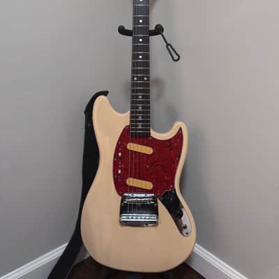 1994 Fender MG-69 Mustang MIJ Olympic White + Hard Case