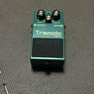 BOSS Tremolo TR-2 Effects Pedal Tested
