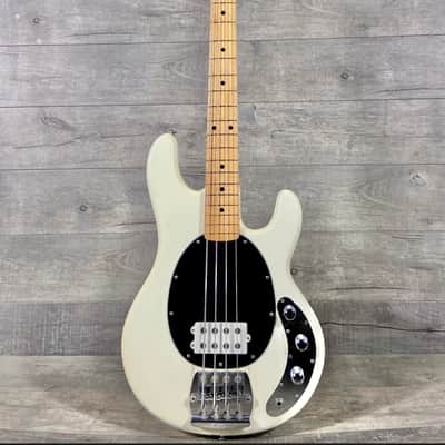Music Man Stingray Bass 1979 - White - Near Mint, 100% Original