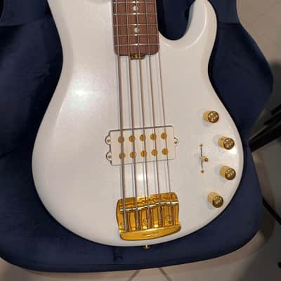 Music Man Stingray 5 special edition pearl white/gold