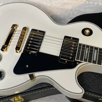 NEW! Gibson Les Paul Custom - Alpine White - Ebony Board - Authorized Dealer - 11.1 lbs WOW! - G06452