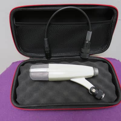 Sennheiser MD 421-2 Cardioid Dynamic Microphone with script logo