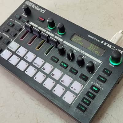 Roland MC-101 Groovebox