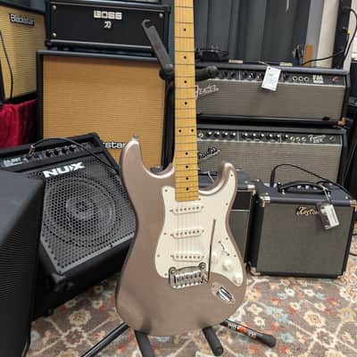 G&L Tribute Series Legacy with Rosewood Fretboard 2026 - Shoreline Gold