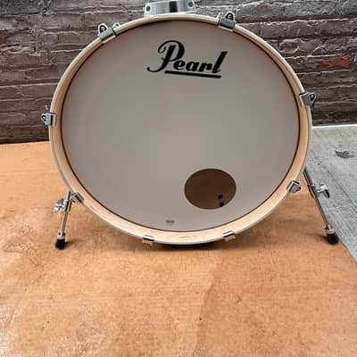 Pearl Decade Maple Bass Drum 22x18 – DMP – #262 Satin Black Burst w/ BB-300 Mount
