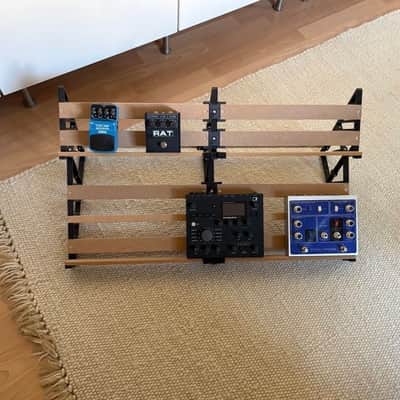 Guitar pedal stand board