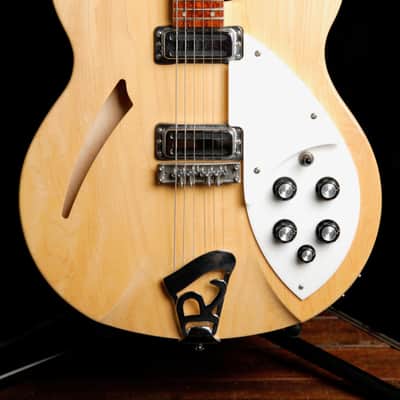 Rickenbacker 330 Mapleglo Semi-Hollow Electric Guitar 2015 Pre-Owned