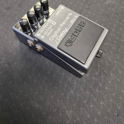 Boss RV-3 Digital Reveb / Delay Pedal