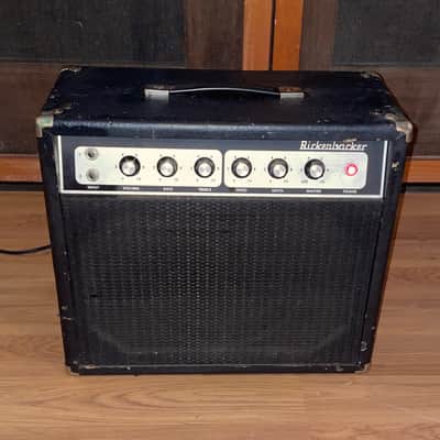 Vintage Rickenbacker TR7 Electric Guitar Amp w/ 10" Fender Speaker