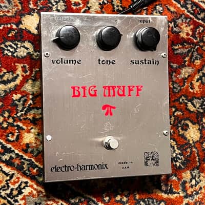 RARE 1974-1975 Electro-Harmonix Big Muff Pi V2 ... Ram's Head ... as used by David Gilmour (Pink Floyd) and J. Mascis (Dinosaur Jr.) + REVERSABLE 9V BATTERY MOD (EASE OF USE) ... EHX Version 2 Fuzz Distortion Overdrive