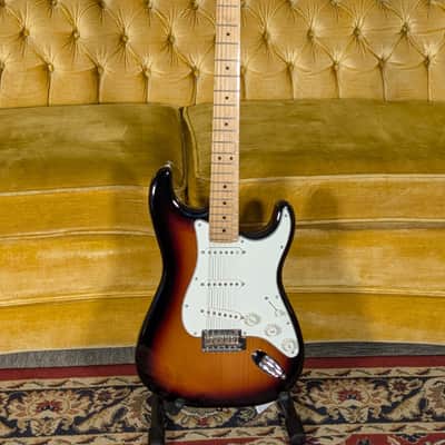 Fender Player Stratocaster with Maple Fretboard 2021 - 3-Color Sunburst