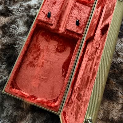 Fender Pro Series Strat / Tele Hard Case - Tweed / Red