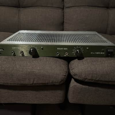 Burl B32 Vancouver 32x2 Summing Box 2010s - Green