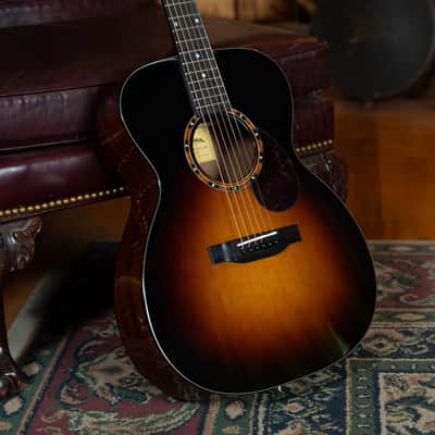 Eastman E2OM-DLX-SB Cedar/Sapele Sunburst Orchestra Model Guitar w/Fishman Pickup #4173