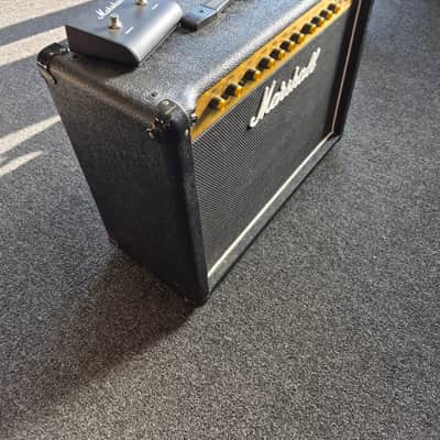 Marshall DSL40C Tube Guitar Combo Amp with Foot Switch