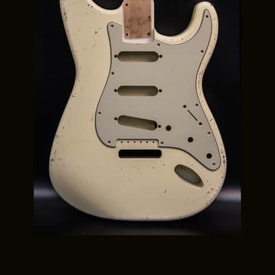 Guitar Mill S-Style Body / Alder / 3 lbs. 6 oz. / Nitrocellulose 'Vintage White' / Med. Relic (#GIN-3965)