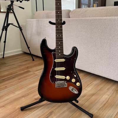 Fender American Professional II Stratocaster with Maple Fretboard 2020 - Present - 3-Color Sunburst