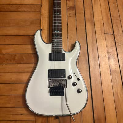 Schecter Hellraiser C-1 FR Floyd Rose 2017 Gloss White Active EMG